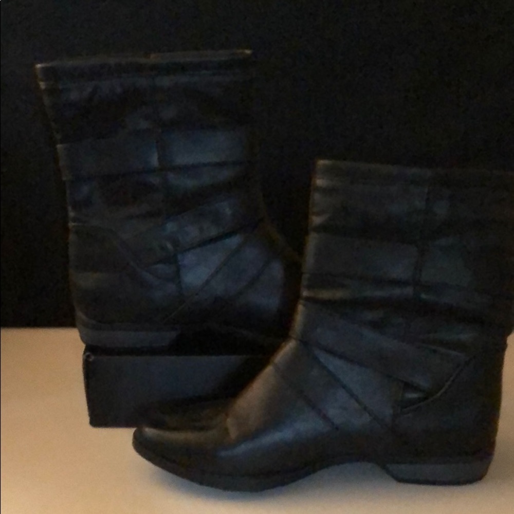 Adorable Black Booties Sz 6